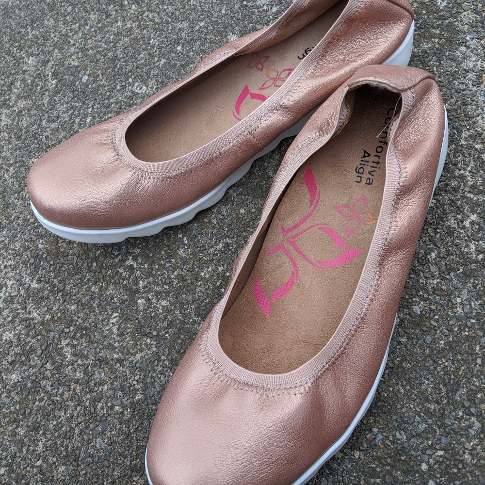 Comfortiva Rose Gold Leather Sneakers Size…
